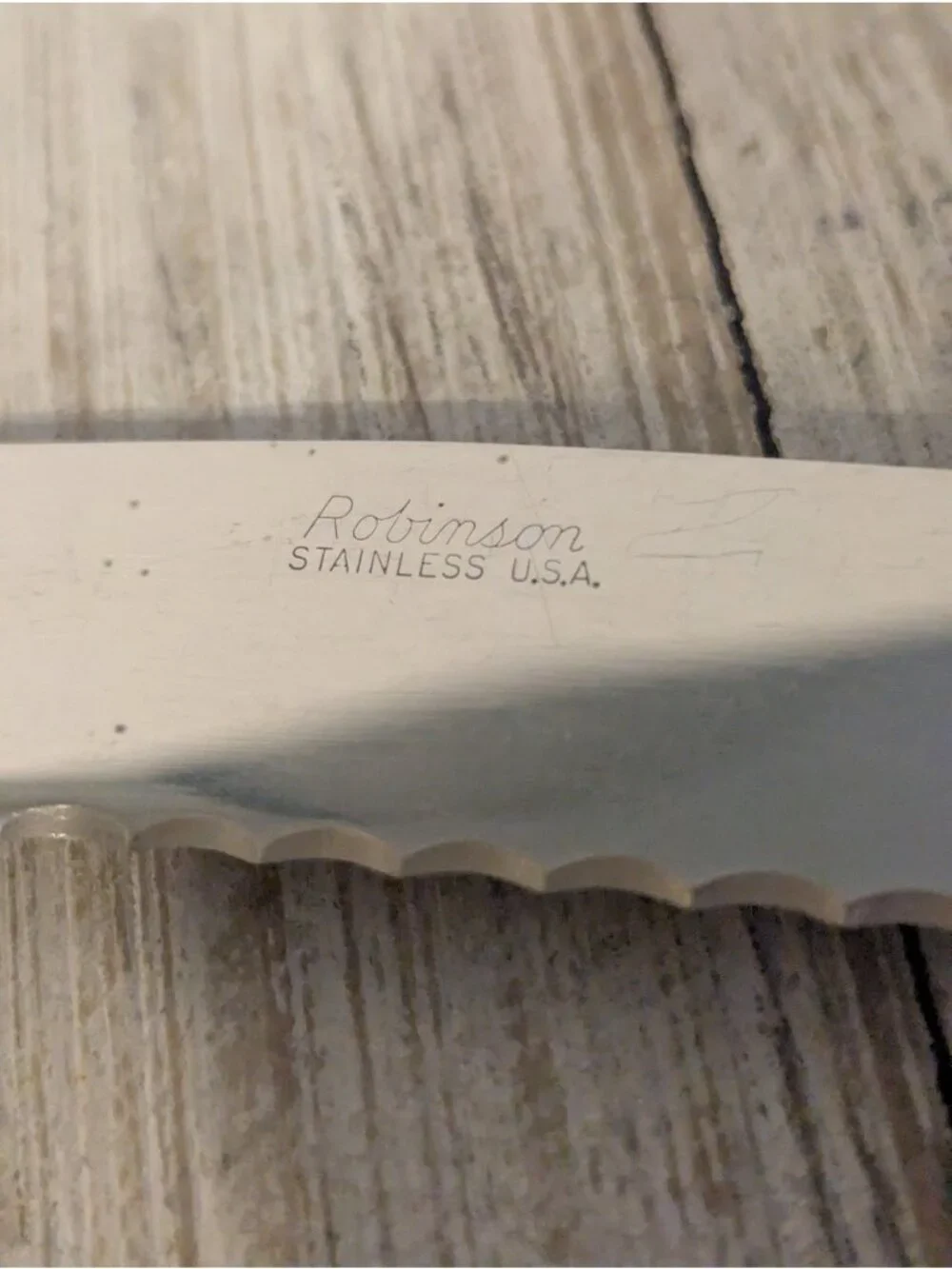Robinson Knife Co features brand